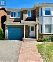 74 Shady Pine Cir in Brampton, ON - Building Photo