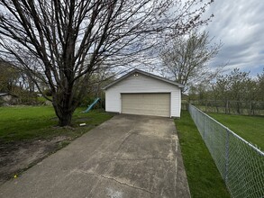 1742 Midland Ave in Youngstown, OH - Foto de edificio - Building Photo