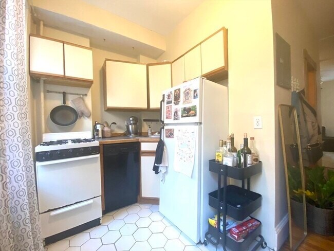 37 Garden St, Unit 41-4 in Boston, MA - Building Photo - Building Photo