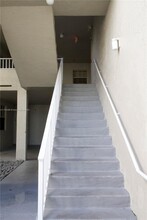 2871 N Oakland Forest Dr in Fort Lauderdale, FL - Building Photo - Building Photo