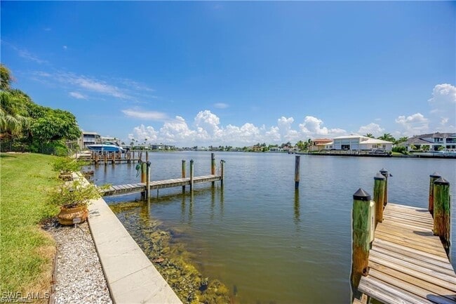 property at 3070 Gulf Shore Blvd N