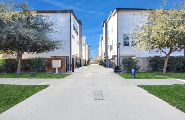 property at 604 W 28th St