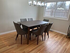 725 Hibbard Rd in Wilmette, IL - Foto de edificio - Building Photo