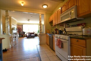 1665 Commonwealth Avenue, Unit 8 in Boston, MA - Building Photo
