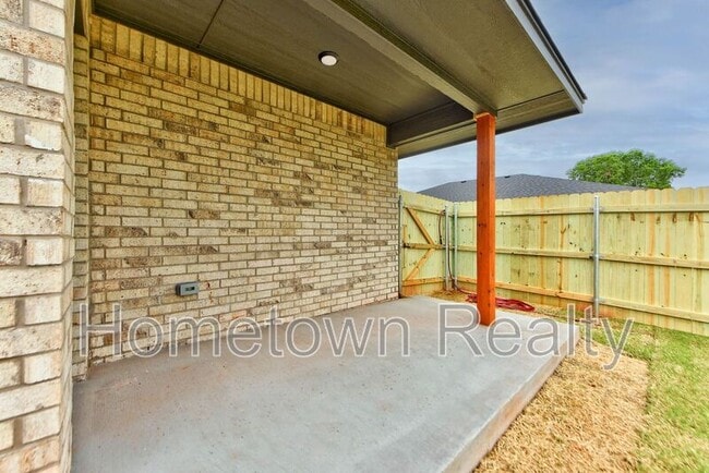 500 N Cyn Ter in Mustang, OK - Building Photo - Building Photo