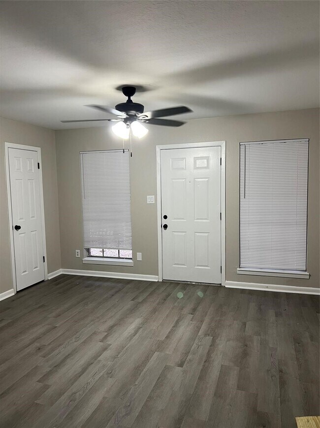 910 7th Ave N in Texas City, TX - Building Photo - Building Photo
