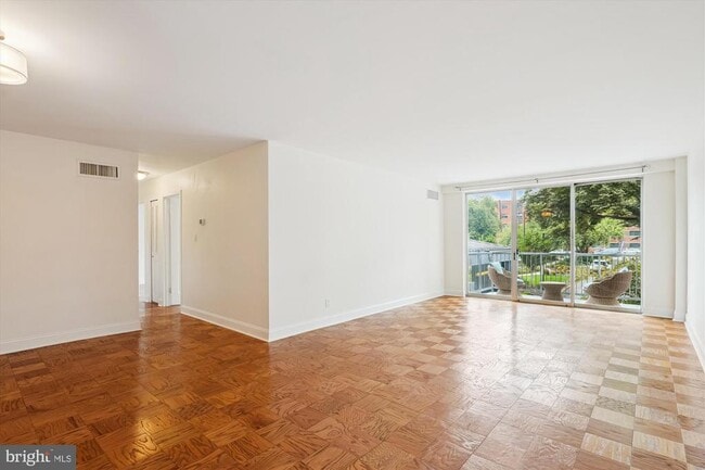 4977 Battery Ln in Bethesda, MD - Building Photo - Building Photo