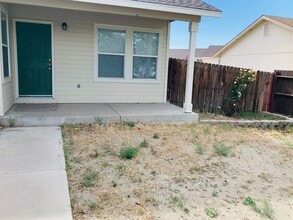 113 Campfire Way in Fernley, NV - Building Photo - Building Photo