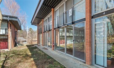 12 Hill Ave in Fayetteville, AR - Building Photo - Building Photo