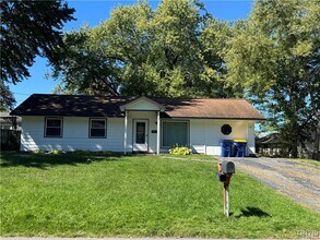 304 Birchwood Blvd in Baldwinsville, NY - Building Photo - Building Photo