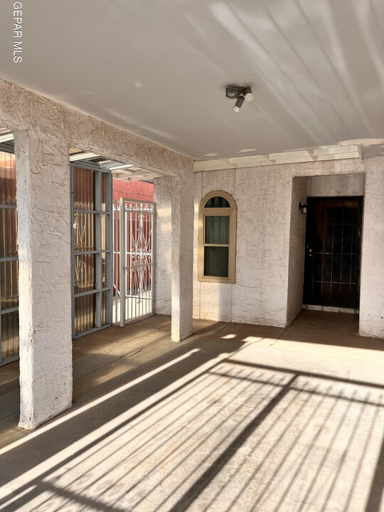 3104 Wayside St in El Paso, TX - Building Photo