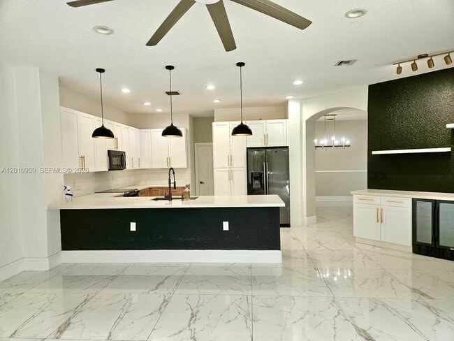 1064 SW 159th Ln in Pembroke Pines, FL - Building Photo - Building Photo
