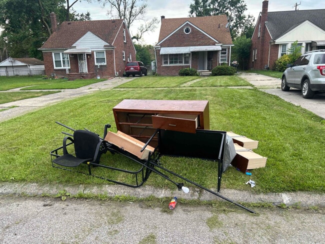 property at 18299 Glastonbury Rd