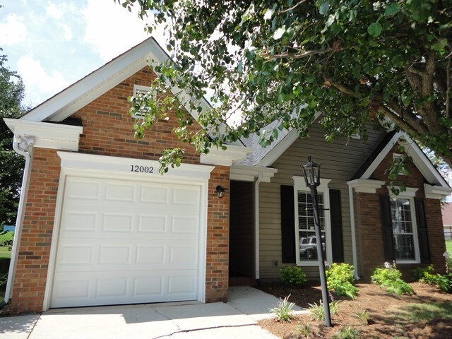 12002 Cartgate Ln in Charlotte, NC - Building Photo