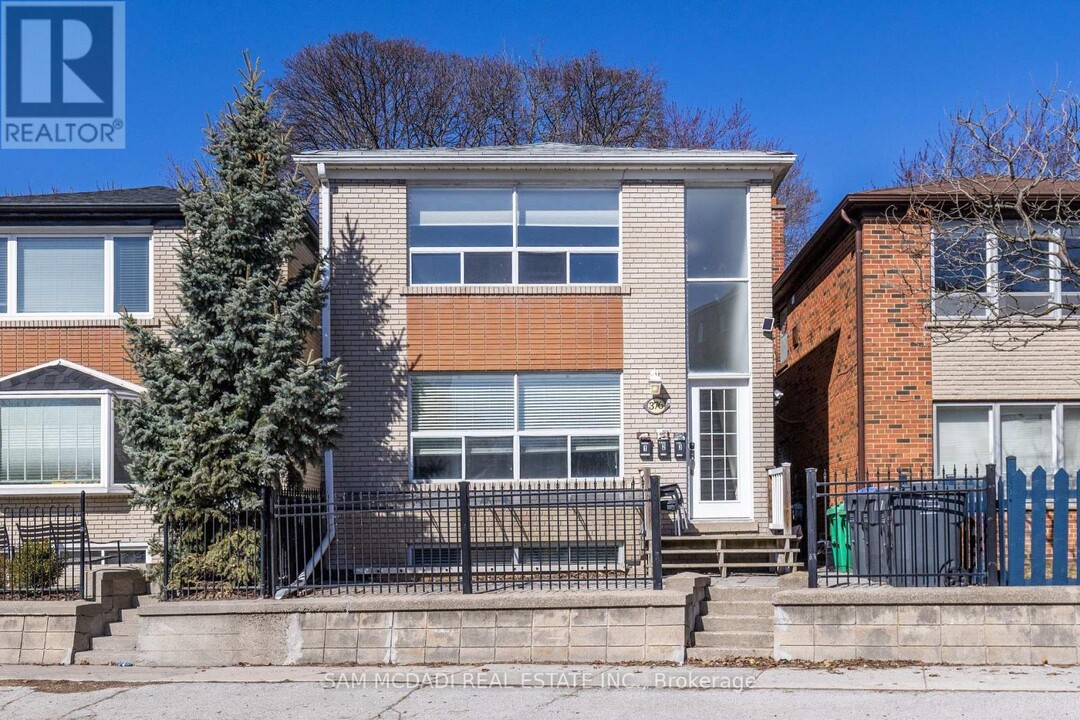 376 Lakeshore Rd W in Mississauga, ON - Building Photo