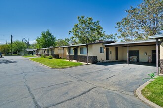 2925-2933 East Way in Redding, CA - Building Photo - Building Photo