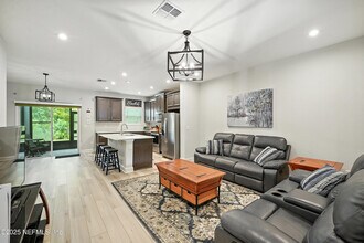 12073 Calvesta St in Jacksonville, FL - Building Photo - Building Photo