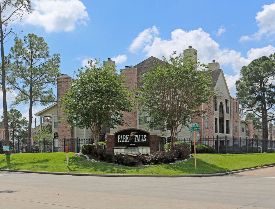 Park Falls in Houston, TX - Foto de edificio