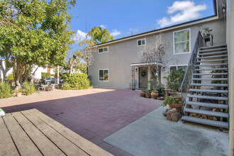 977 Valencia St in Costa Mesa, CA - Building Photo - Building Photo