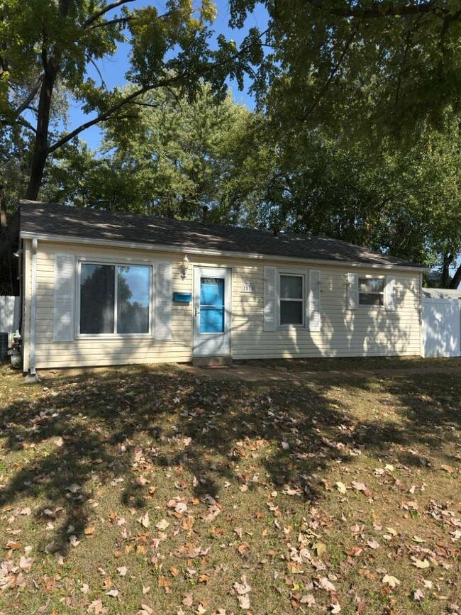 property at 2575 Hawthorne Manor Dr