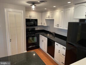 3035 Q St NW-Unit -2 in Washington, DC - Foto de edificio - Building Photo