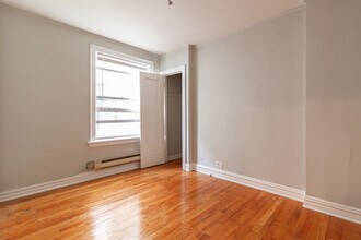 435 W Roscoe St, Unit 3A in Chicago, IL - Building Photo - Building Photo