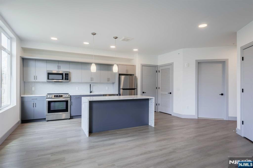 1435 10th St in Fort Lee, NJ - Building Photo