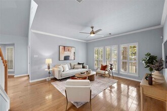 6704 Menchaca Rd in Austin, TX - Building Photo - Building Photo