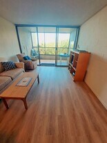 1875 Kalanianaole St in Hilo, HI - Building Photo