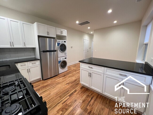 3230 N Clark St in Chicago, IL - Building Photo - Building Photo