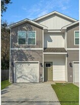 1310 Leeway Dr in Pensacola, FL - Building Photo