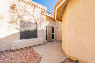 384 W Carmen St in Tempe, AZ - Foto de edificio - Building Photo