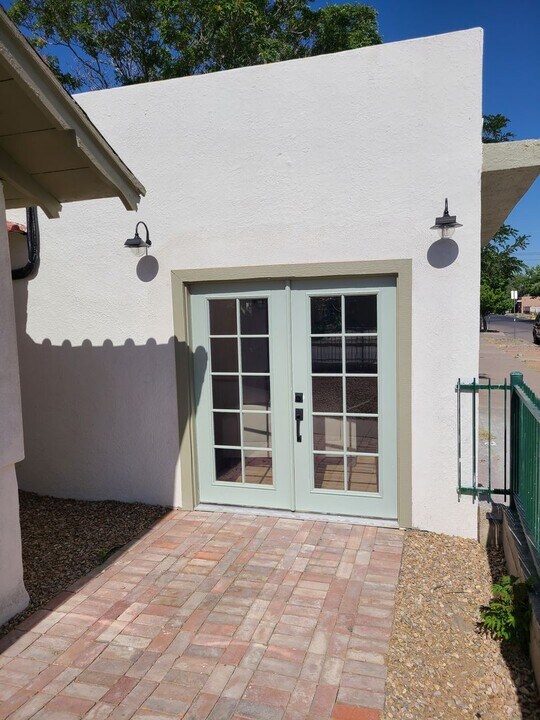700 Iron Ave SW in Albuquerque, NM - Building Photo