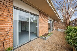 3258 W Main St in Houston, TX - Building Photo