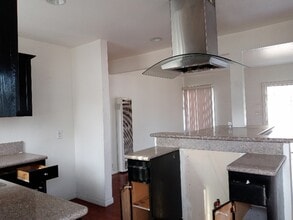 237 S Matthisen Ave in Compton, CA - Foto de edificio - Building Photo