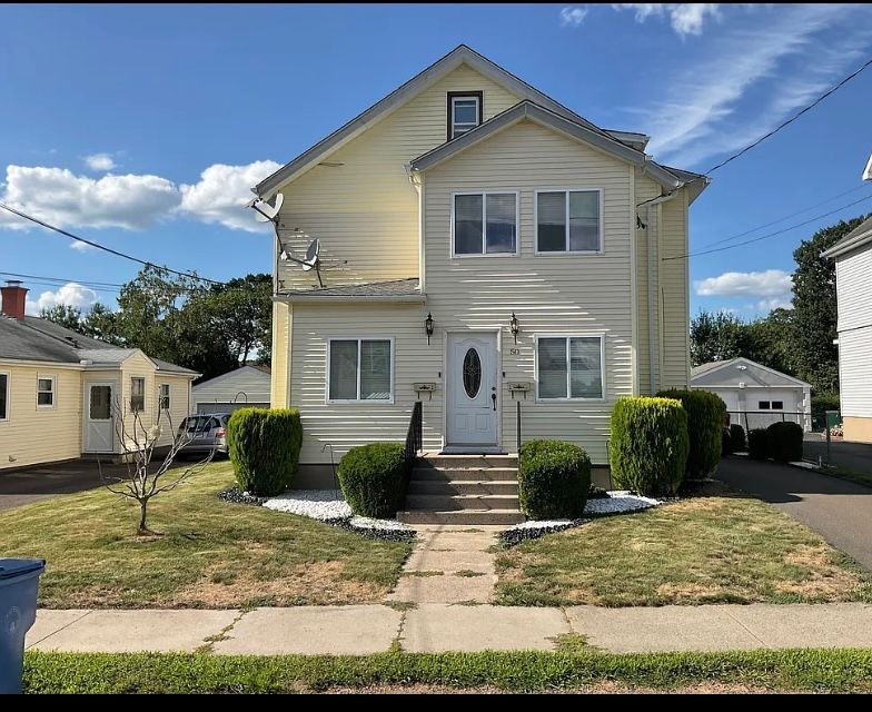 50 Magnolia St in New Britain, CT - Building Photo