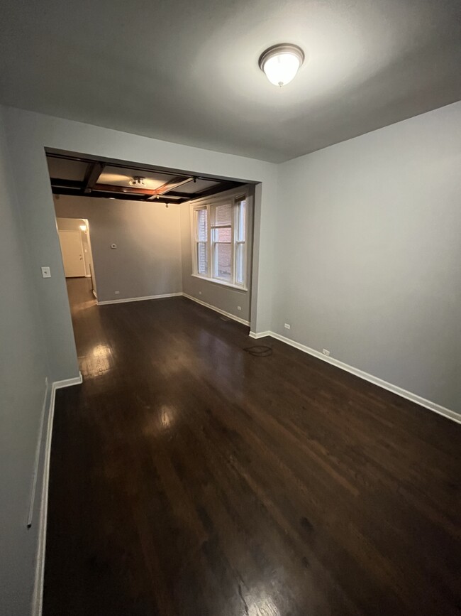 2249 W Iowa St, Unit 1F in Chicago, IL - Building Photo - Building Photo