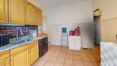 93 Capen St, Unit 2 in Medford, MA - Foto de edificio - Building Photo