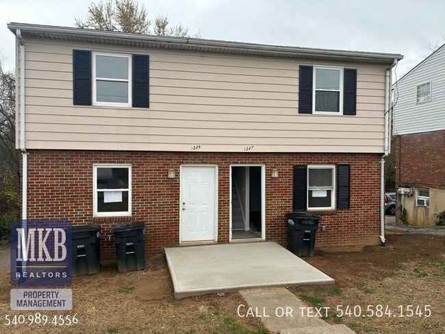 1227 Ruddell Rd in Vinton, VA - Building Photo - Building Photo