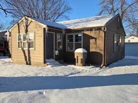 842 Lake St in Rockwell City, IA - Building Photo