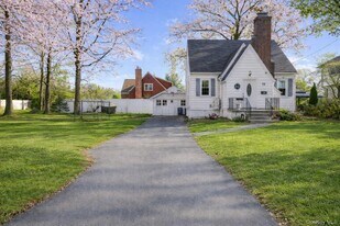 71 Longfellow St in Hartsdale, NY - Building Photo