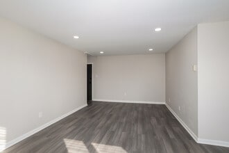 Borbeck Court in Philadelphia, PA - Building Photo - Interior Photo