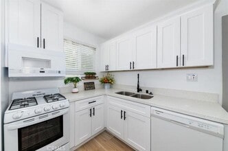 218 E Hullett St, Unit UnitA in Long Beach, CA - Foto de edificio - Building Photo