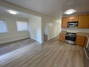 1944 E 20th St in Oakland, CA - Building Photo - Building Photo