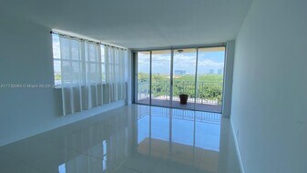 2450 NE 135th St in North Miami, FL - Building Photo