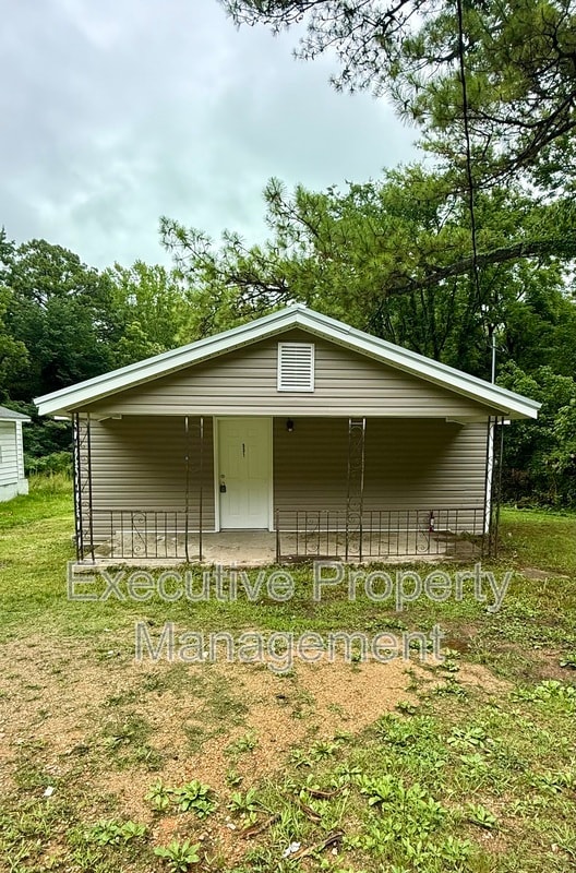 property at 531 W Lake Dr