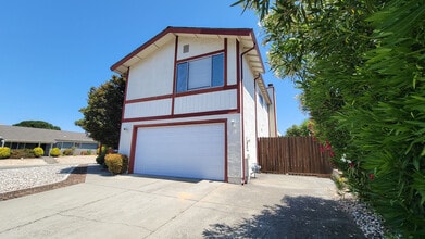 203 Oriole Ct in Hercules, CA - Building Photo - Building Photo