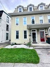 52 W Donegal St in Mount Joy, PA - Building Photo - Building Photo