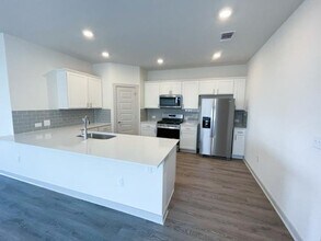 10616 Defender Trl in Austin, TX - Building Photo - Building Photo