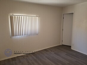 2305 Lemon Ave. in Signal Hill, CA - Foto de edificio - Building Photo